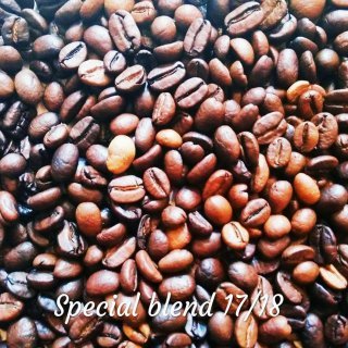 Кава зернова  Special Купаж 50% R.Ch.25% A.S.25% A.Dji.   17/18scr C.B.